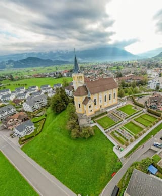 Fahrstunden in Reichenburg/SZ – Auto, Motorrad und Anhänger Fahrschule mit Driving Team