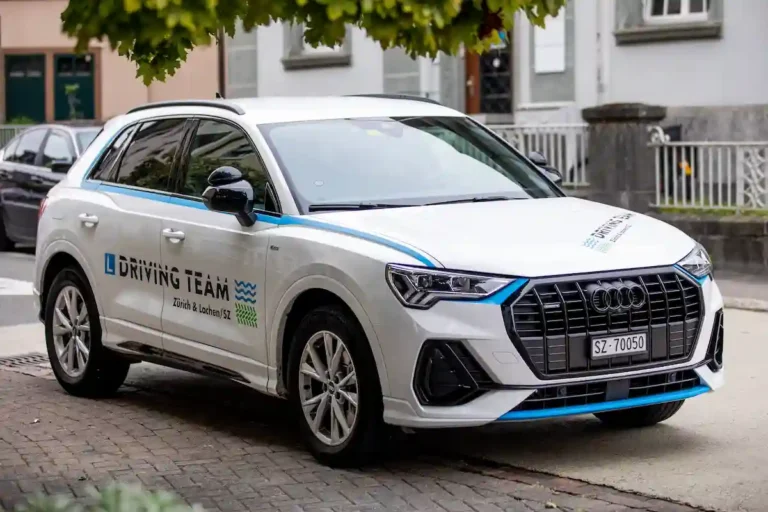 Audi Q3 Fahrschule Driving Team