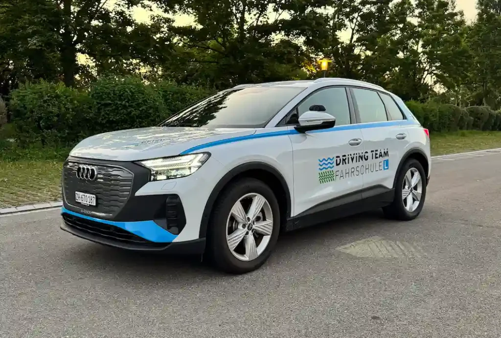 Fahrschule Driving Team Audi Q4 etron
