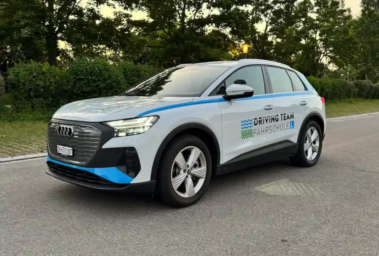 Fahrschule Driving Team Audi Q4 etron